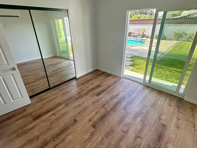 8958 N Swinton Ave — Photo 19