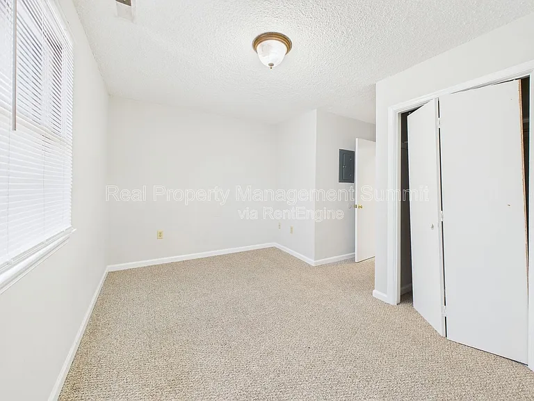 325 Campbell St. — Photo 15