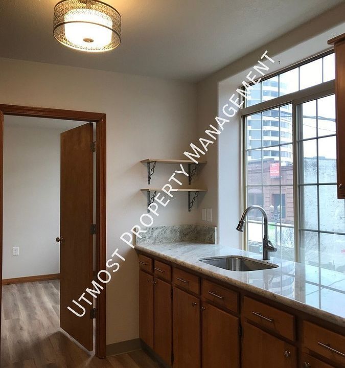 1st image of 615 Main St APT 201