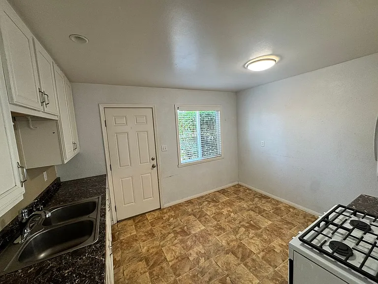 6150-52 Horton Dr — Photo 14