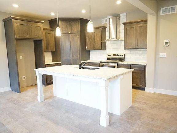 4th image of 4005 Sagamore Dr