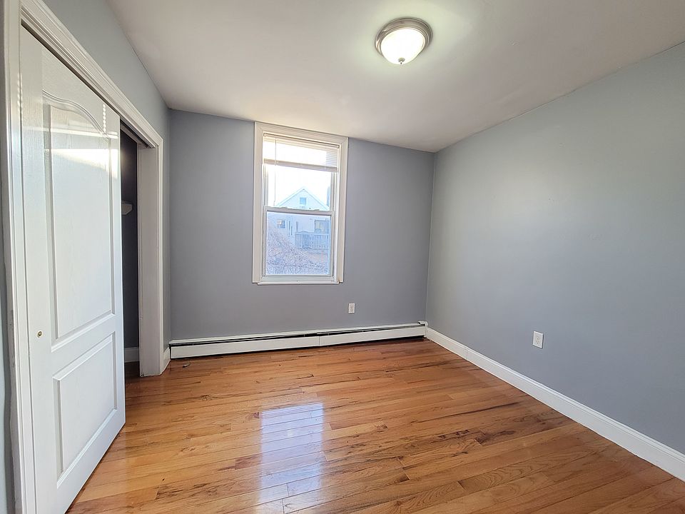 2nd image of 415 37th St #23E