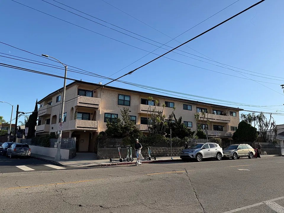 116 Rose Ave #8