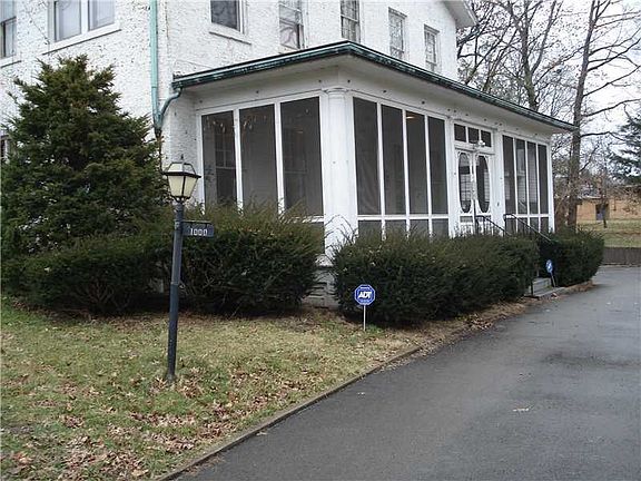 3rd image of 1000 Highland Ave