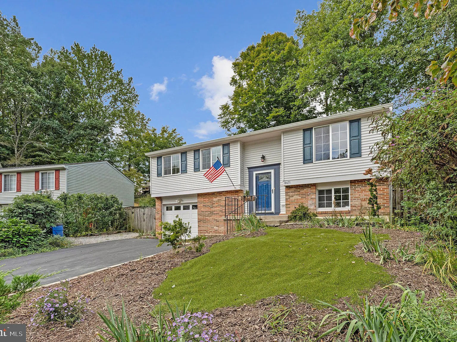 3 bed, 3.0 bath, 1275 sqft, $3,200 — Photo 3