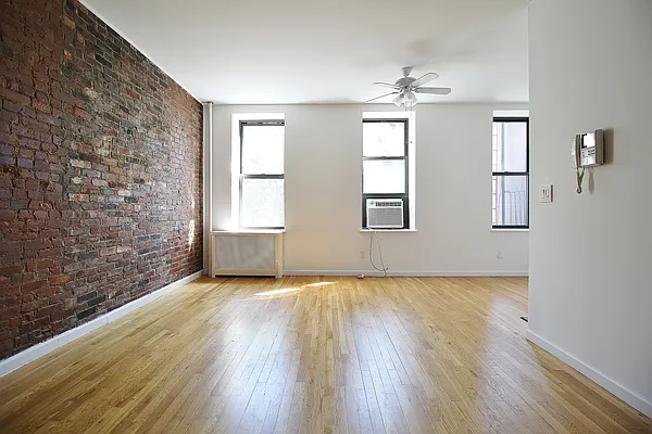 Rented by Julianna Realty Corp | media 1