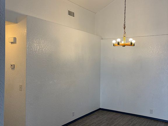 4th image of 2500 Lee Ln