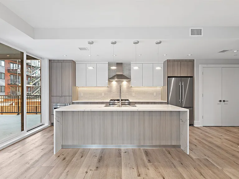 727 Adams St — Photo 2