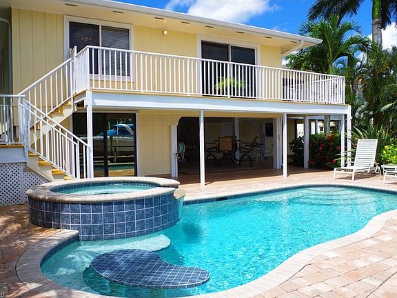 Brick pavered Lanai
