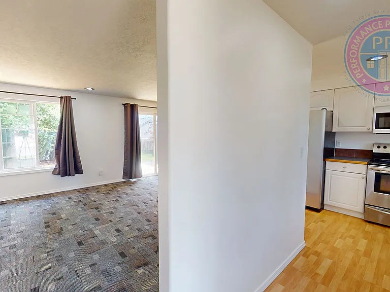 18230 Seaman St — Photo 5