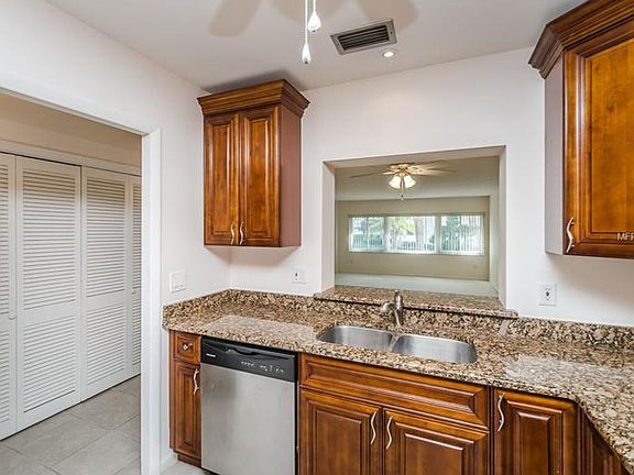 4th image of 100 Bluff View Dr APT 107B