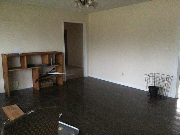 3rd image of 1025 Lees Dr