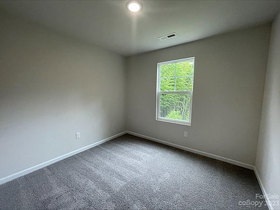 4th image of 215 Putnam St #94-96