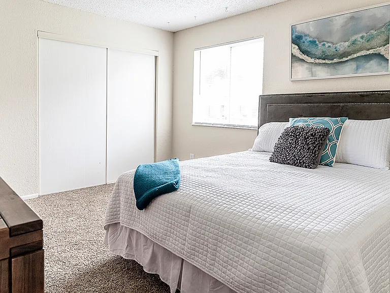 Crossroads Village Apartments — Photo 34