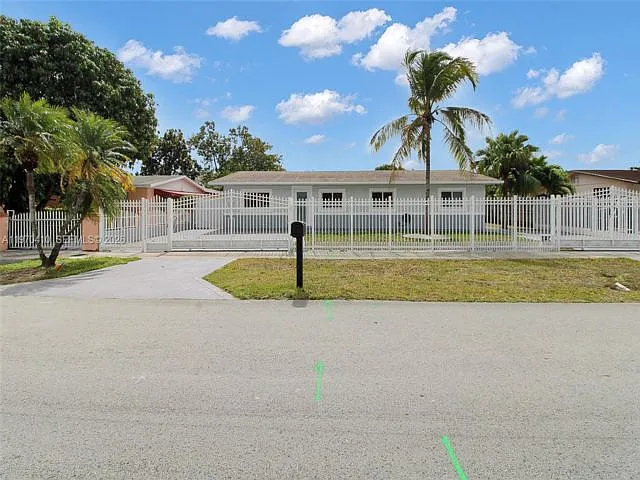 Building Photo - 11740 SW 182nd Ter