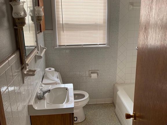 Full bathroom