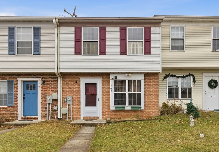 72 Chelmsford Ct — Photo 1
