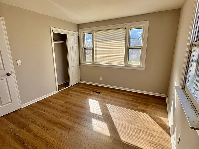 117 Browning Ave — Photo 9