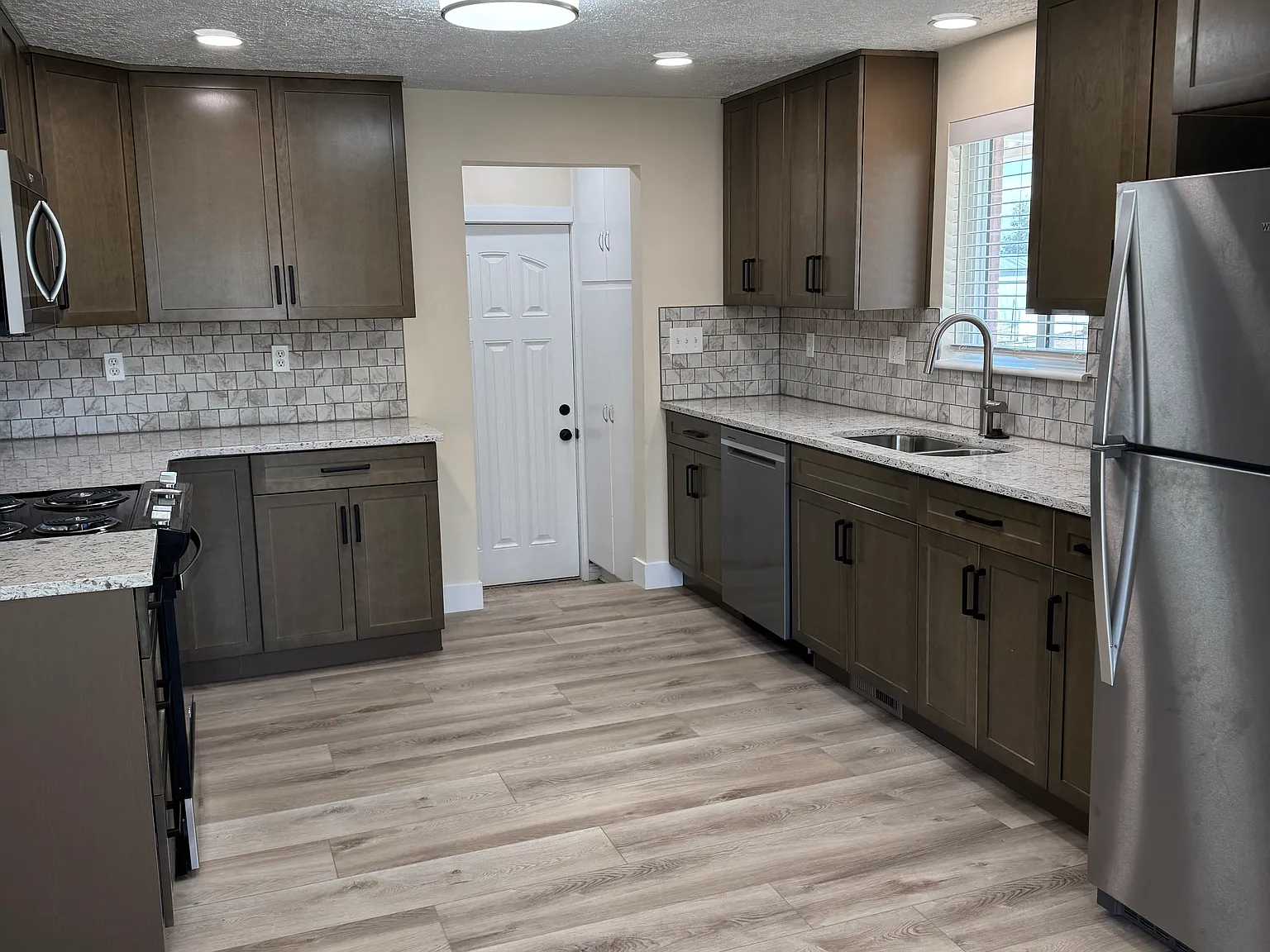 3 bed, 1736 sqft, $2,200 — Photo 3