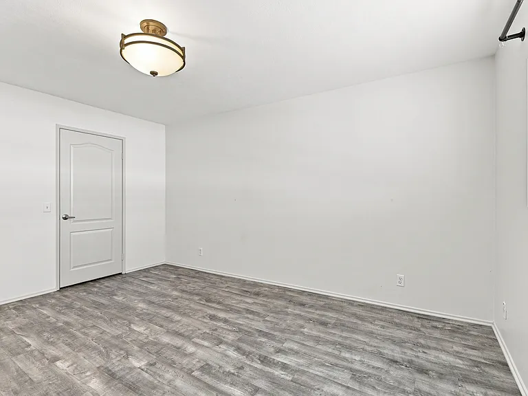 4247 Matilija Ave #102 — Photo 31