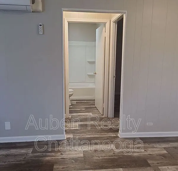 564 Julian Rd — Photo 4