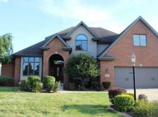 223 Buckingham Ln, Schererville, IN 46375