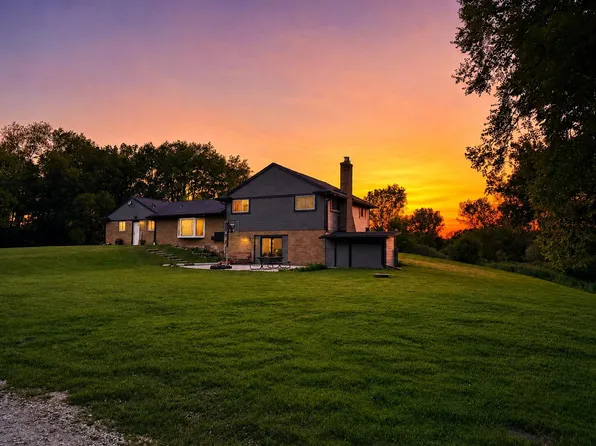 8620 Joey Dr, Pinckney, MI 48169
