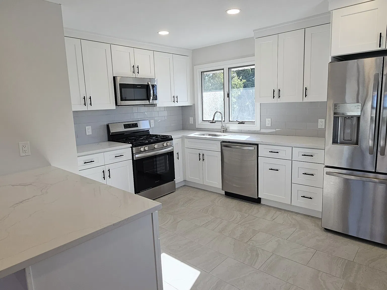 3 bed, $3,200 — Photo 4