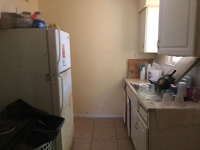 2nd image of 2241 Blain St