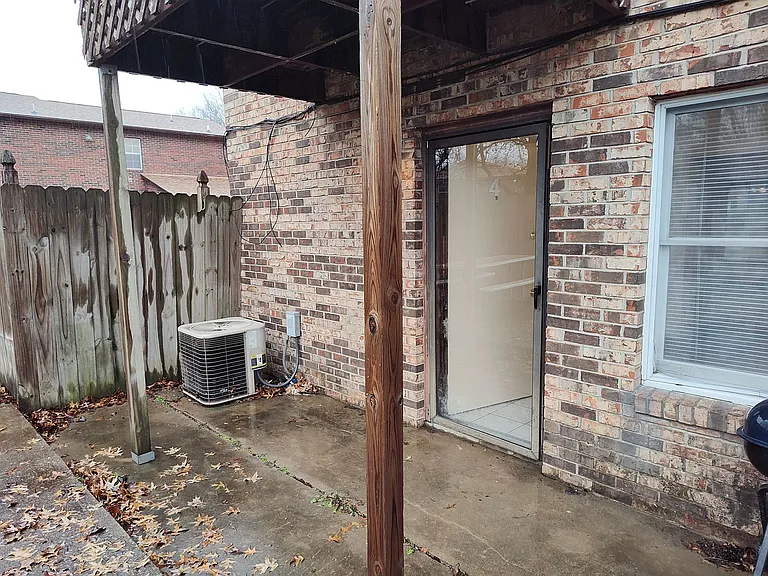 605 Boxwood Dr — Photo 13