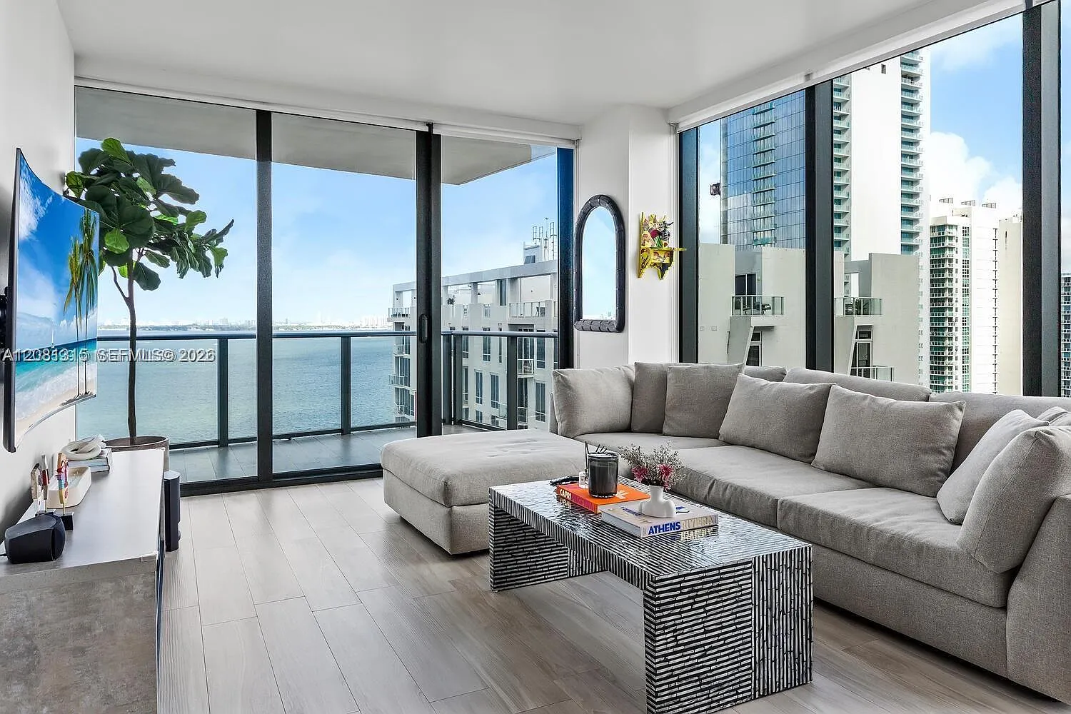 Icon Bay Condo — Photo 3