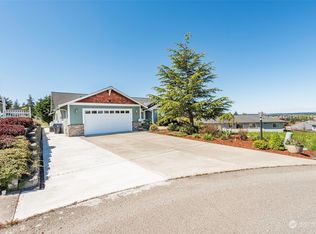 70 Opal Ln, Sequim, WA 98382