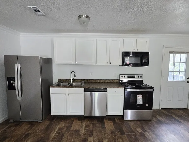 39 Laney Ln #A — Photo 8