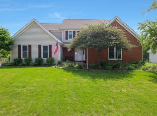 1841 Lawndale Dr, Algonquin, IL 60102