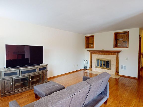 4th image of 890 SE Edge Knoll Dr