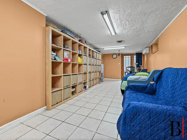 2063 East 71st Street image 11 of 24