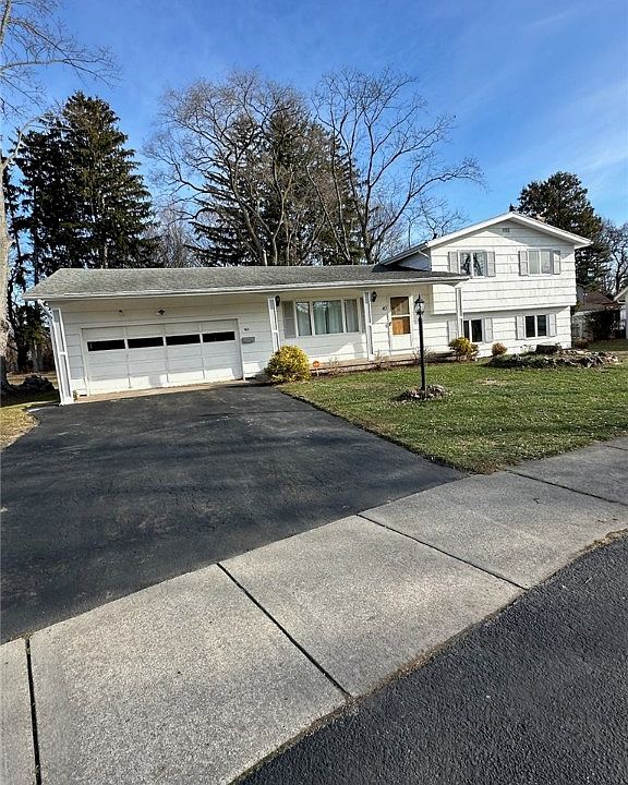 1st image of 40 Flagstaff Dr