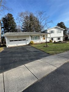 40 Flagstaff Dr, Rochester, NY, 14622