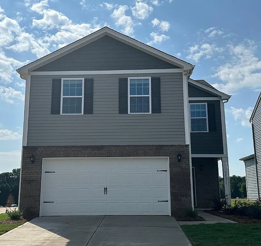 4 bed, 2.5 bath, 1976 sqft, $2,300 — Photo 1