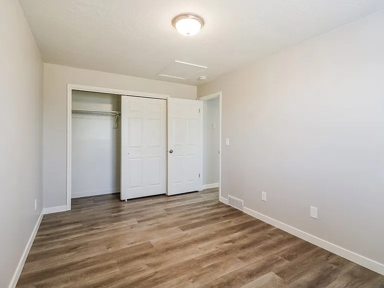 4829 S 3900 W — Photo 16