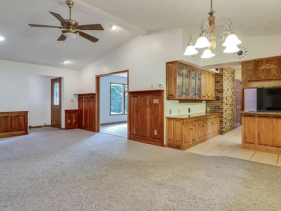 3rd image of 99 Timberwood Ln