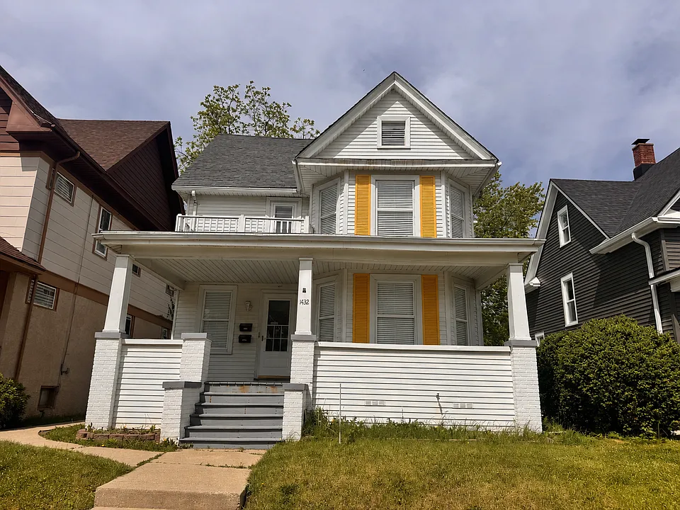 1432 Hayes Ave