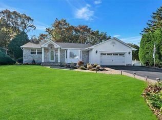 10 Somers Ln, Commack, NY 11725