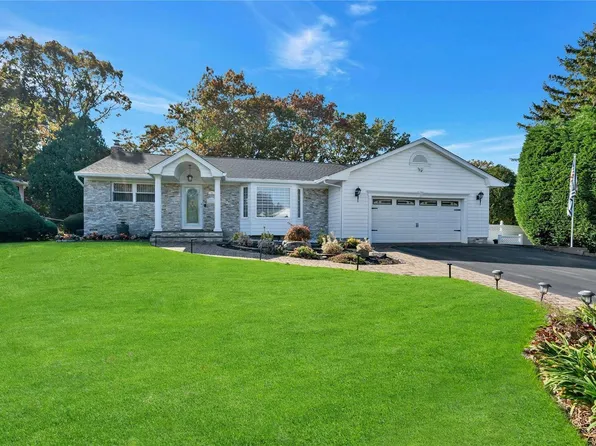 10 Somers Lane, Commack, NY 11725