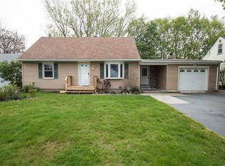 116 Pepperidge Dr, Rochester, NY 14626