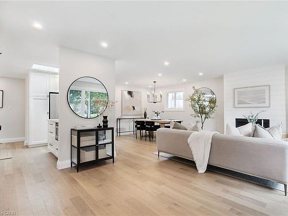 3rd image of 1414 Dewbourne Cres