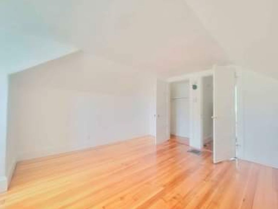 1st image of 115 Hollis Ave