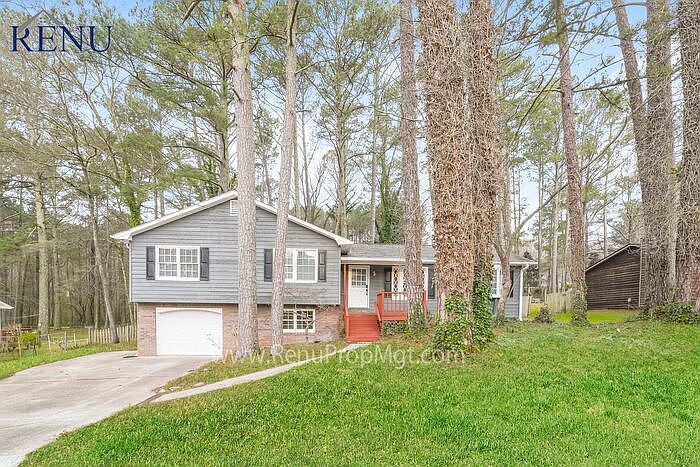 1st image of 586 Rivercrest Dr