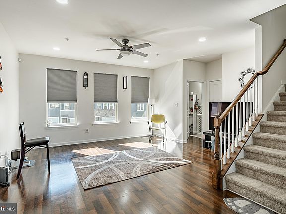 4th image of 325 Dawson Pl