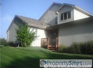 12962 Mulligan Ct, Lindstrom, MN 55045